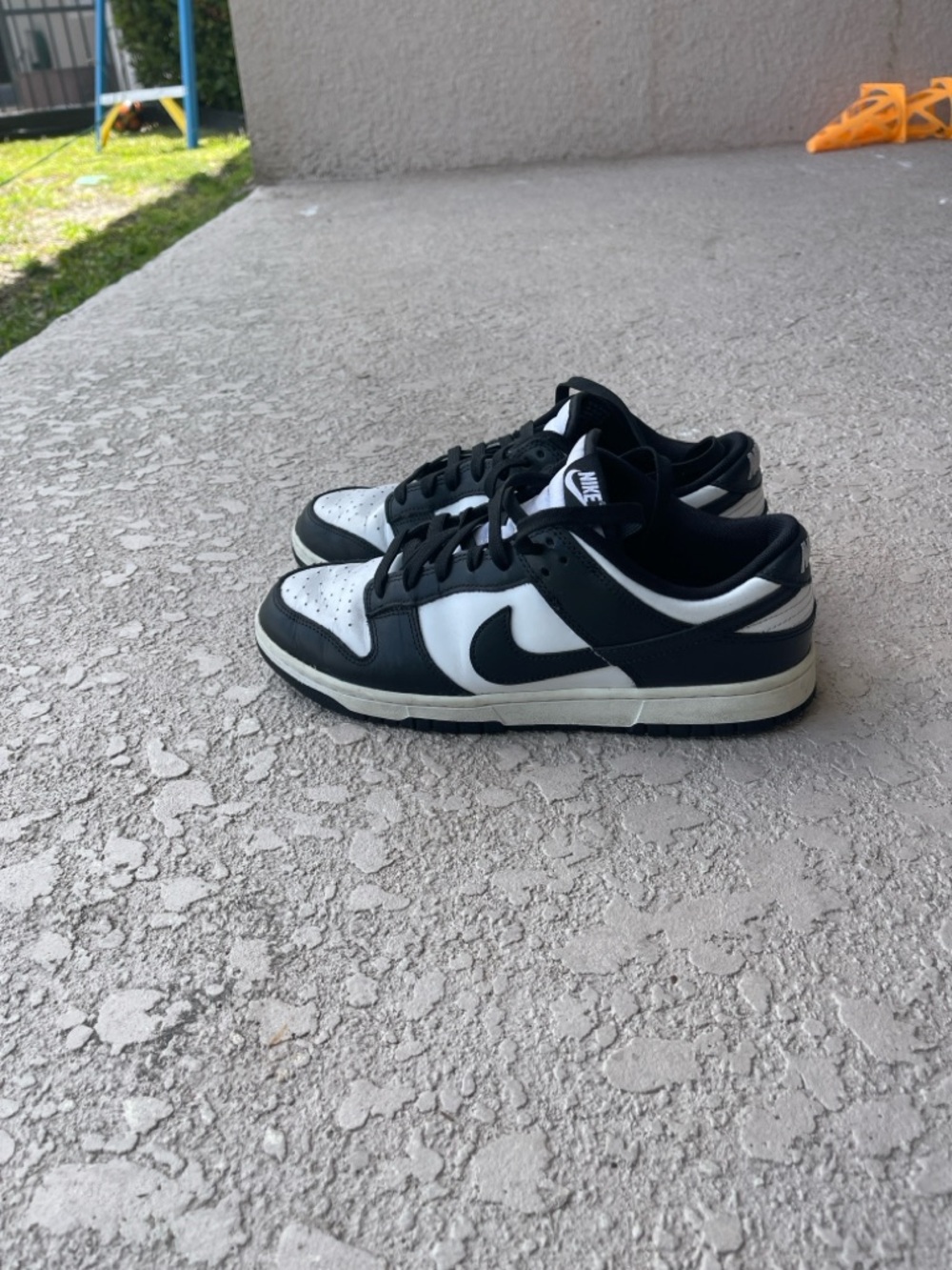 Nike Men's Black and White Low-Top Sneakers - Picture 6 of 6